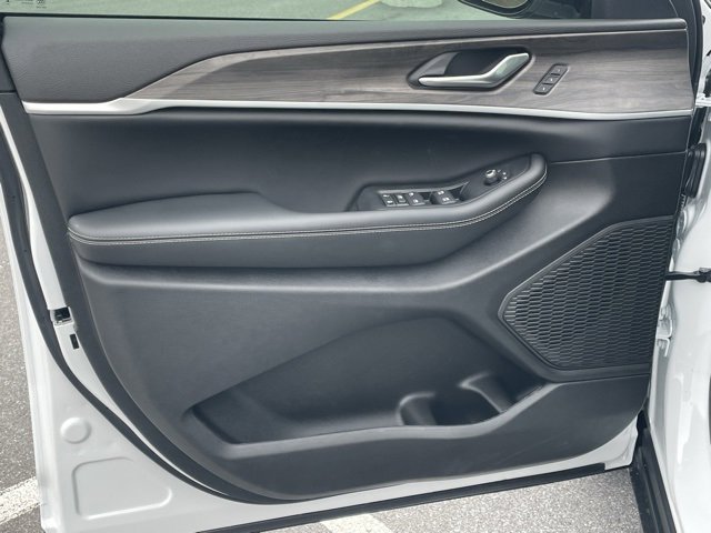 New 2025 Jeep Grand Cherokee L Limited image 12