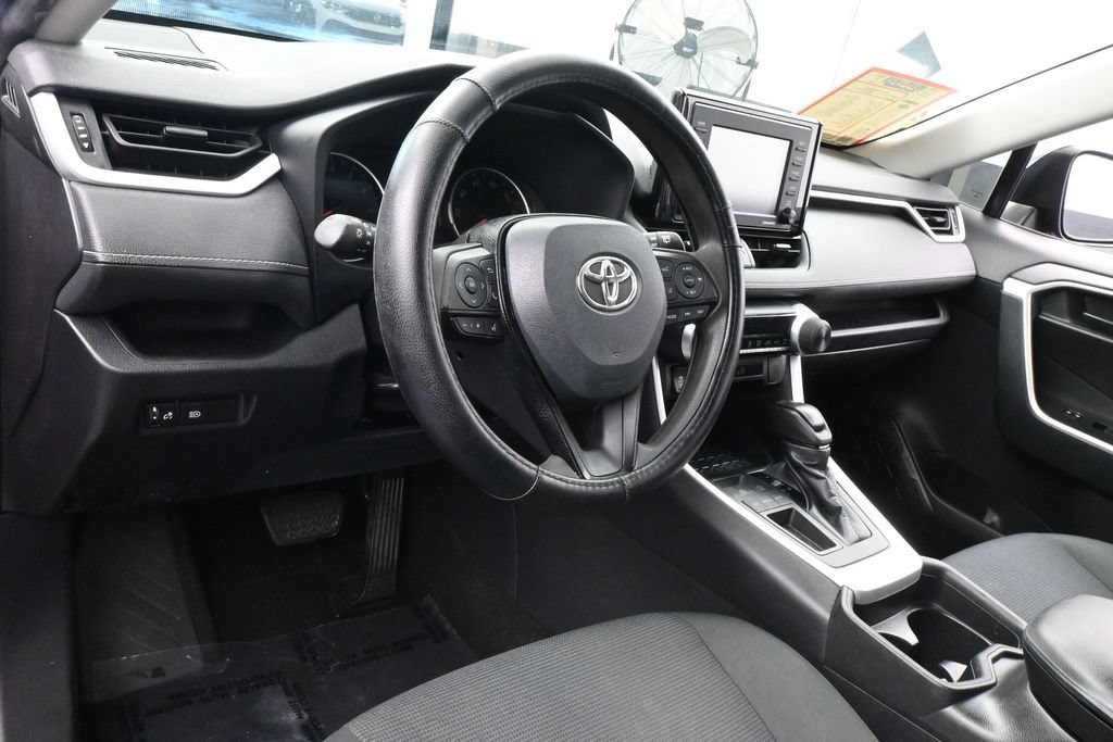 Used 2021 Toyota RAV4 LE FWD image 12