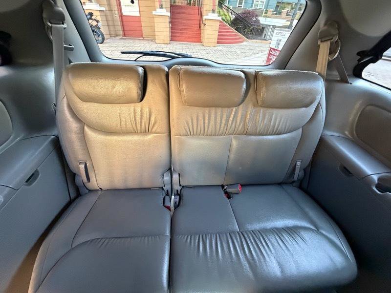 Used 2010 Toyota Sienna LE FWD image 39