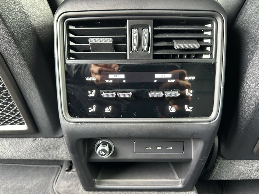 Certified 2024 Porsche Cayenne AWD/4WD image 42
