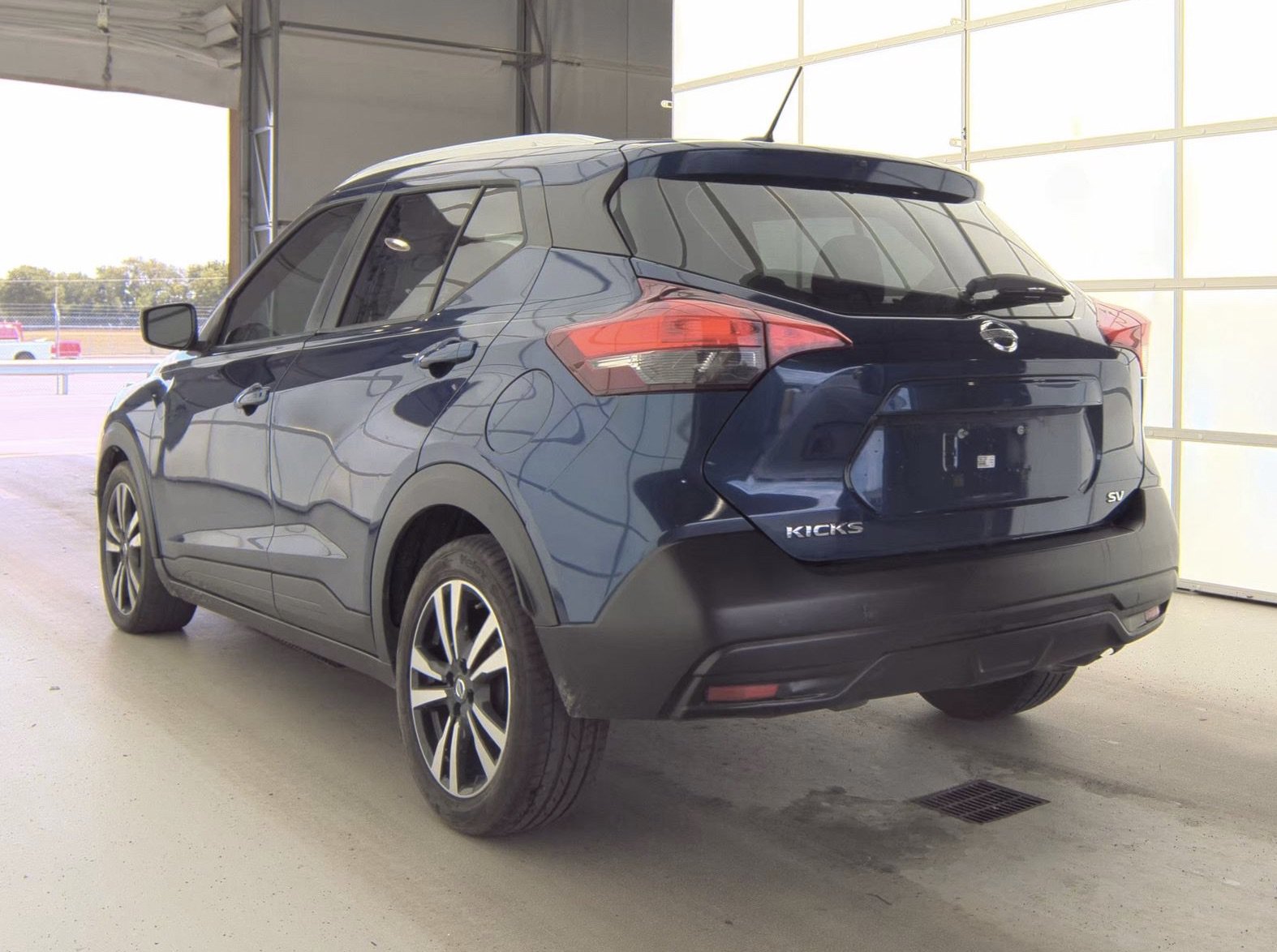 Used 2019 Nissan Kicks SV FWD image 3