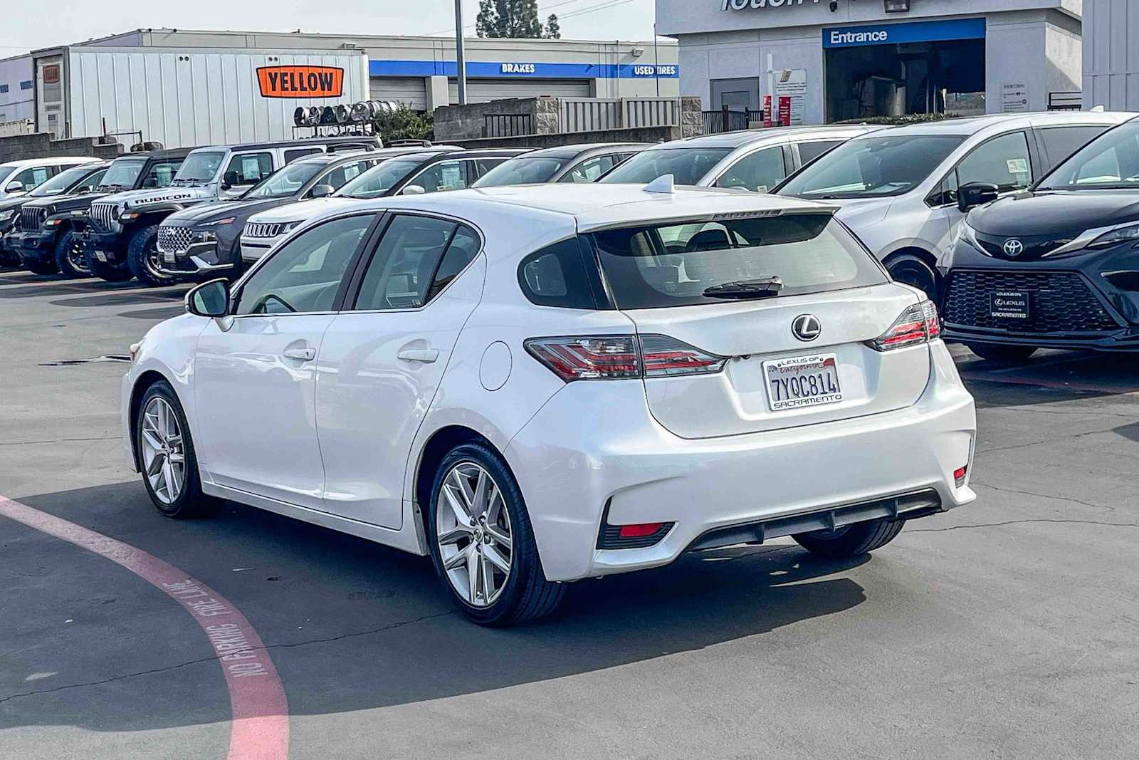 Used 2017 Lexus CT 200h w/ Navigation System Package image 2