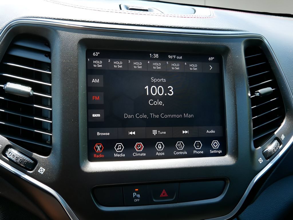 Used 2019 Jeep Cherokee Trailhawk AWD/4WD image 23