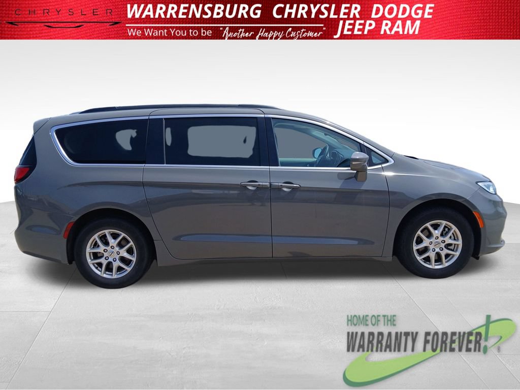 Used 2022 Chrysler Pacifica Touring-L FWD image 3