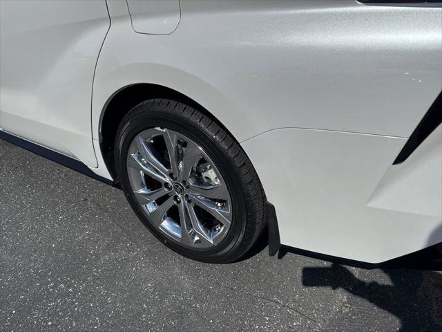 Certified 2023 Toyota Sienna Platinum FWD image 8