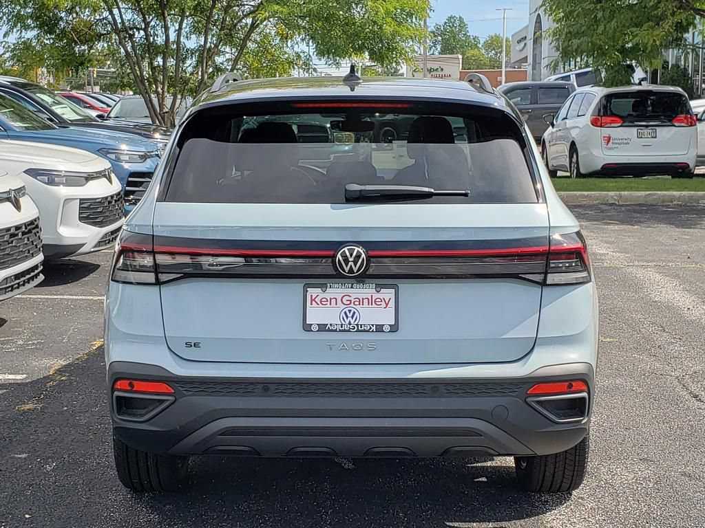 New 2027 Volkswagen Taos SE FWD image 4