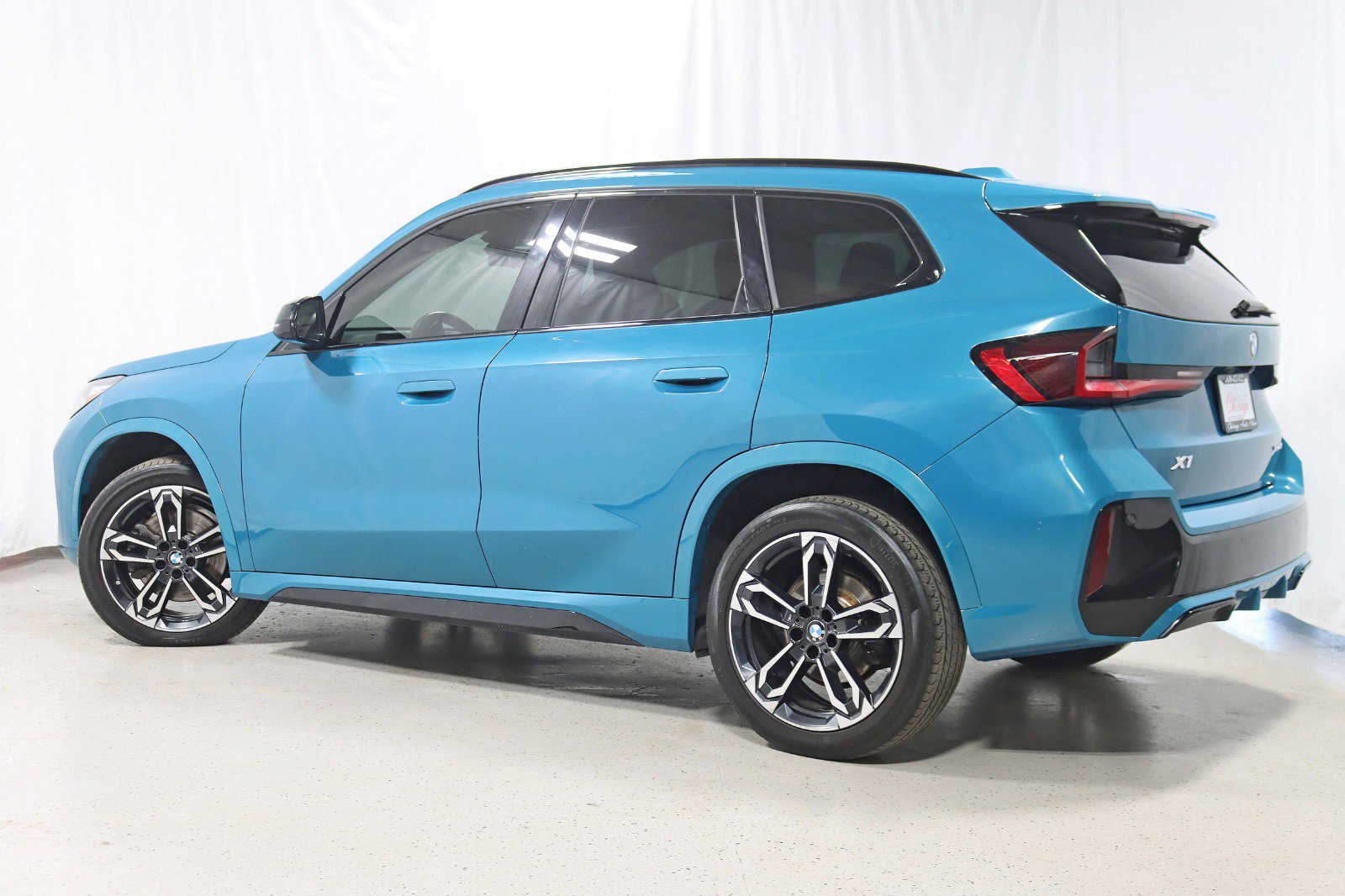 Used 2023 BMW X1 xDrive28i w/ M Sport Package image 9