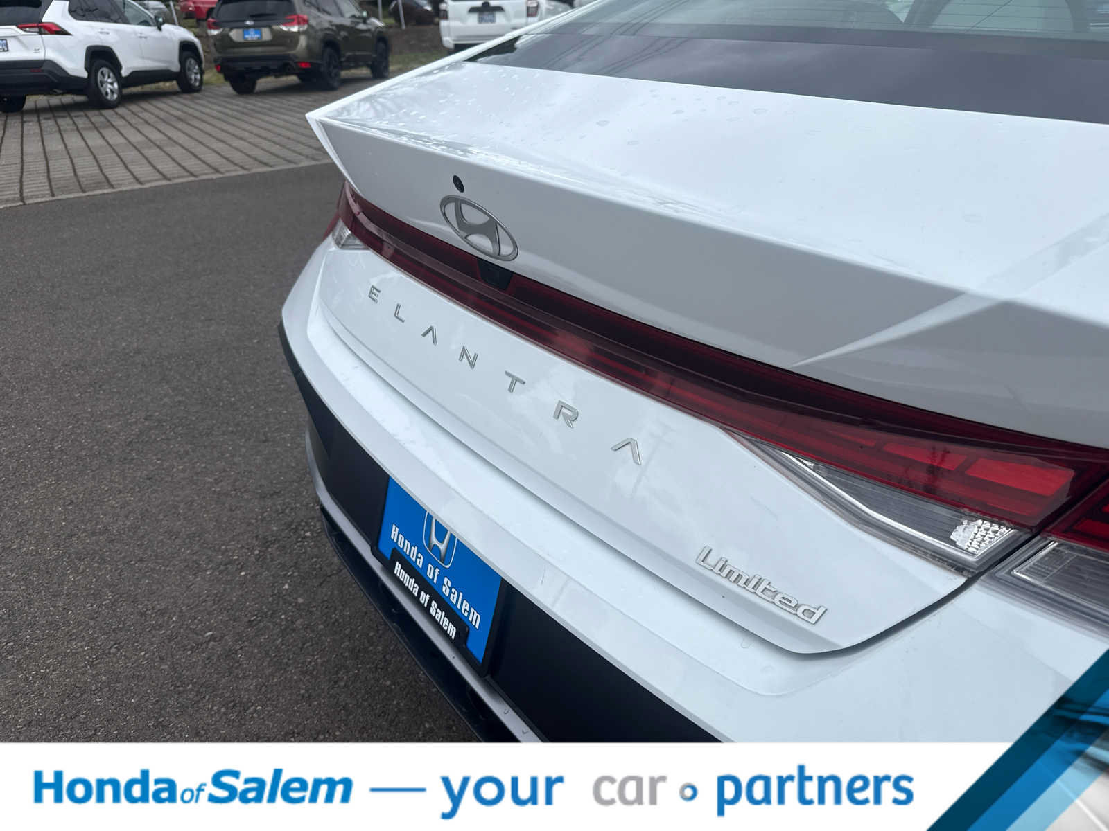 Used 2025 Hyundai Elantra Limited FWD image 7