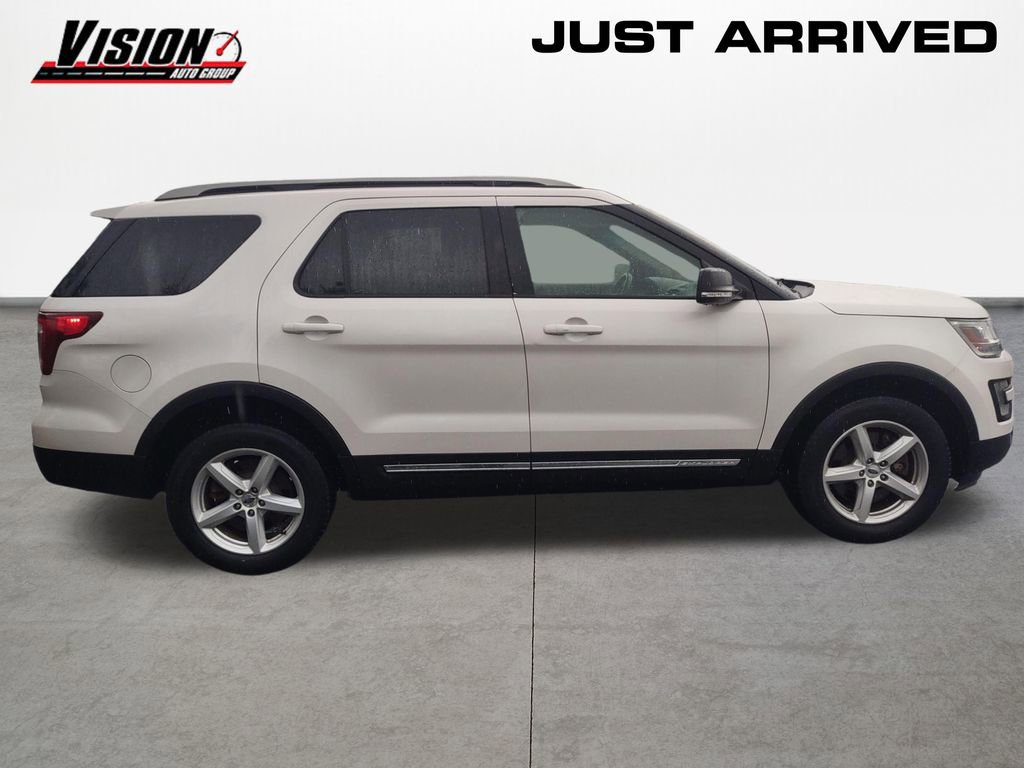 Used 2017 Ford Explorer XLT w/ Equipment Group 202A AWD/4WD image 6