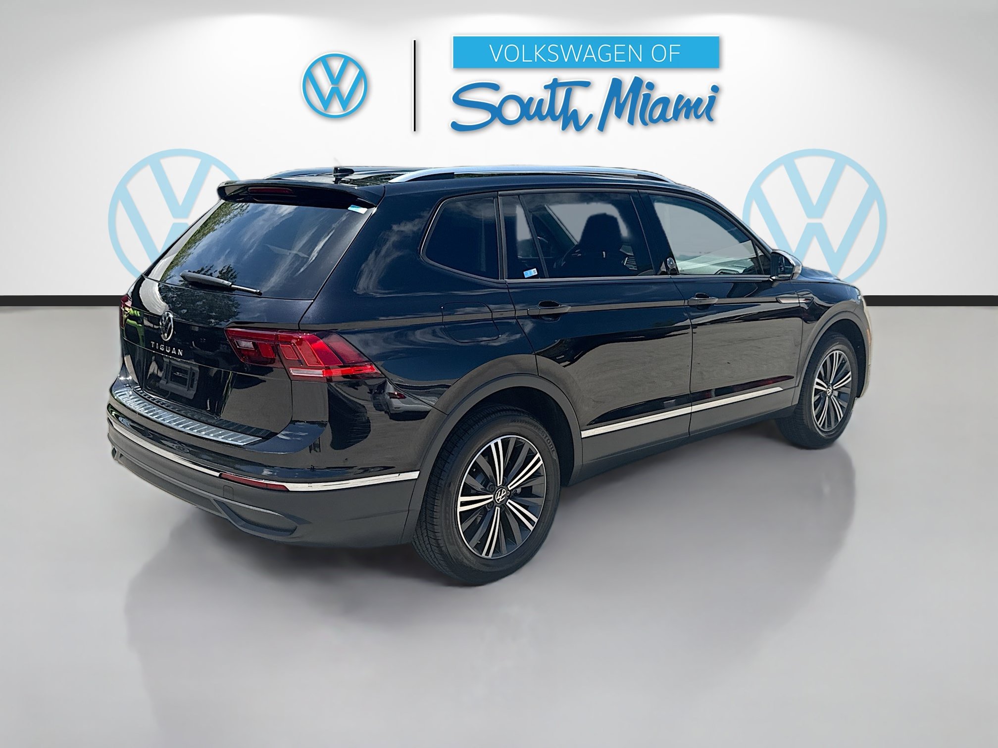 Certified 2024 Volkswagen Tiguan Wolfsburg Edition FWD image 7