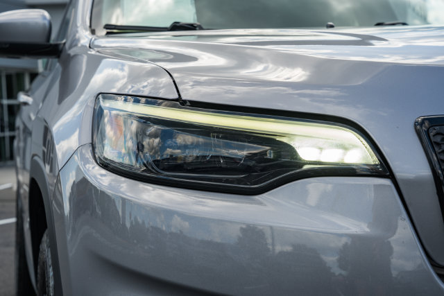 Used 2019 Jeep Cherokee Latitude Plus AWD/4WD image 13