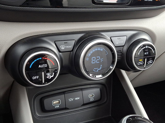 Used 2023 Hyundai Venue SEL image 16