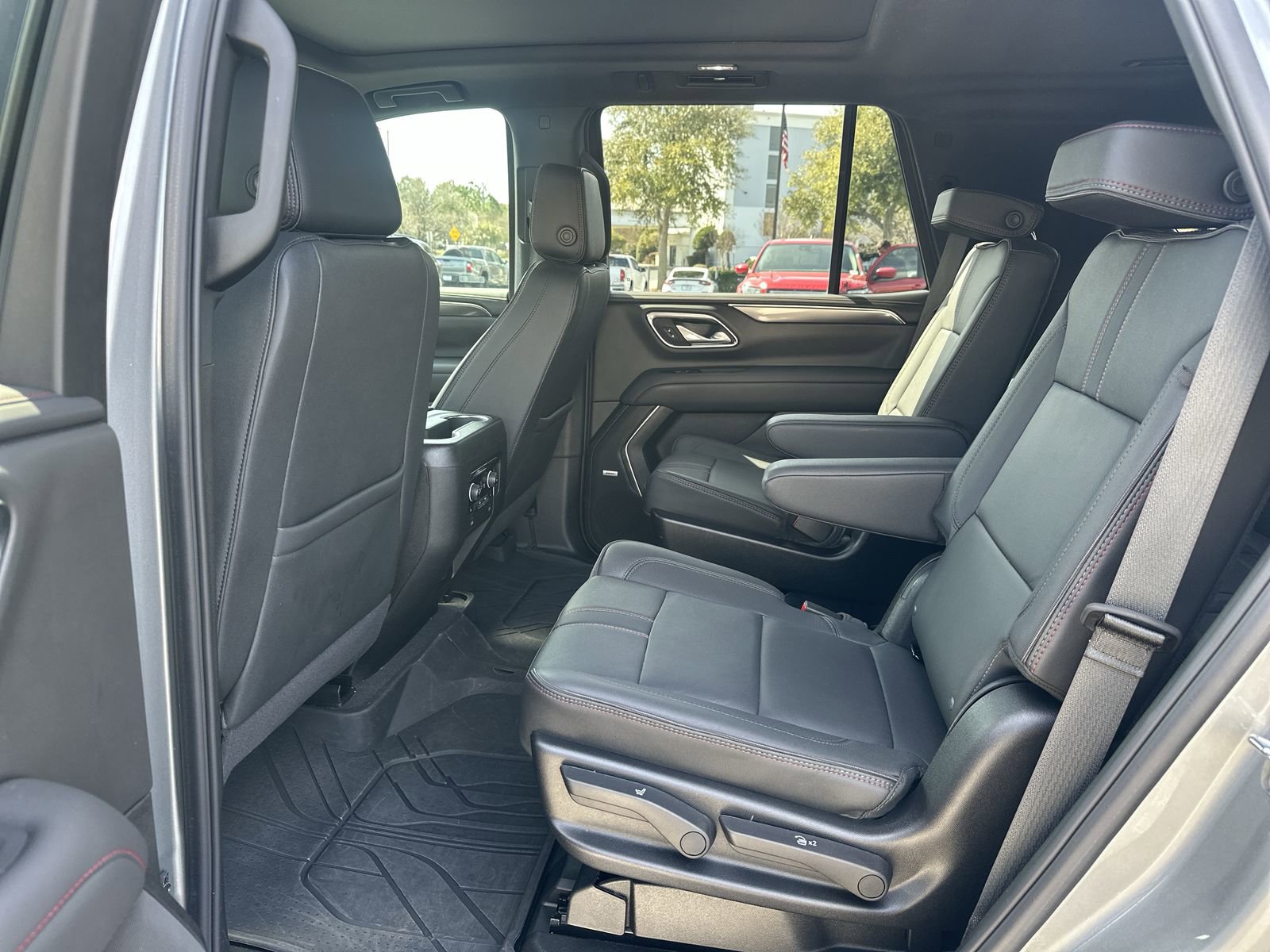 Used 2024 Chevrolet Tahoe RST w/ Luxury Package image 31