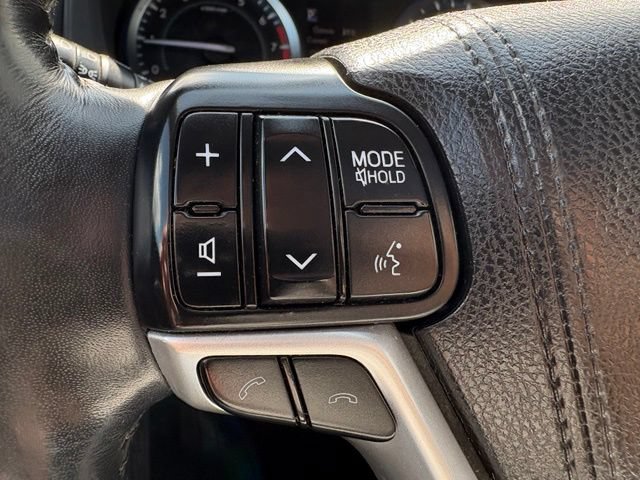 Used 2018 Toyota Highlander Limited AWD/4WD image 25