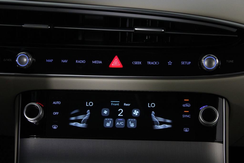Used 2026 Genesis GV70 2.5T Select image 21