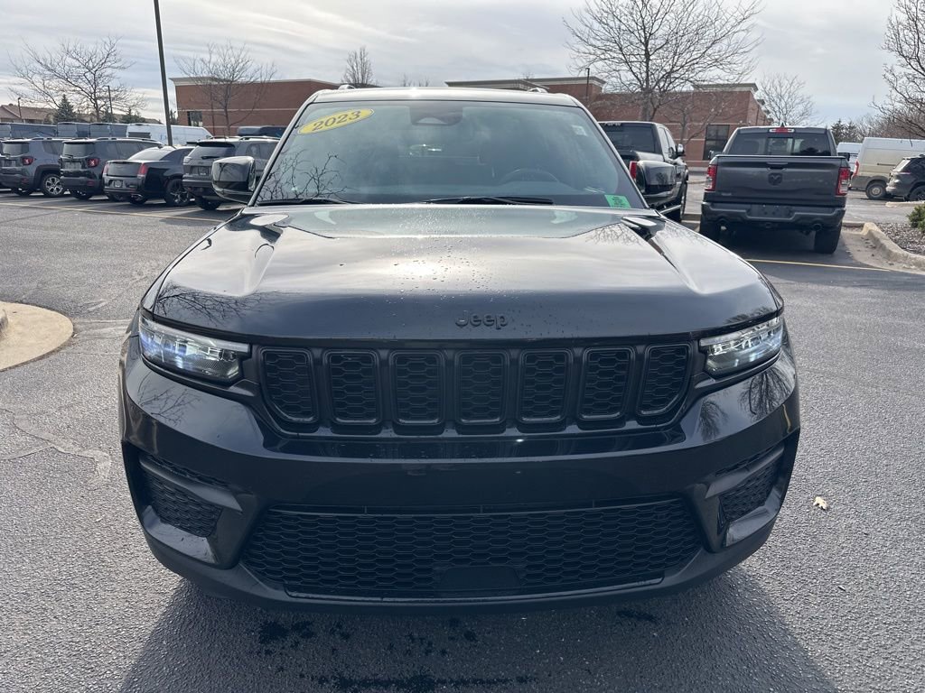 Used 2023 Jeep Grand Cherokee Altitude image 2