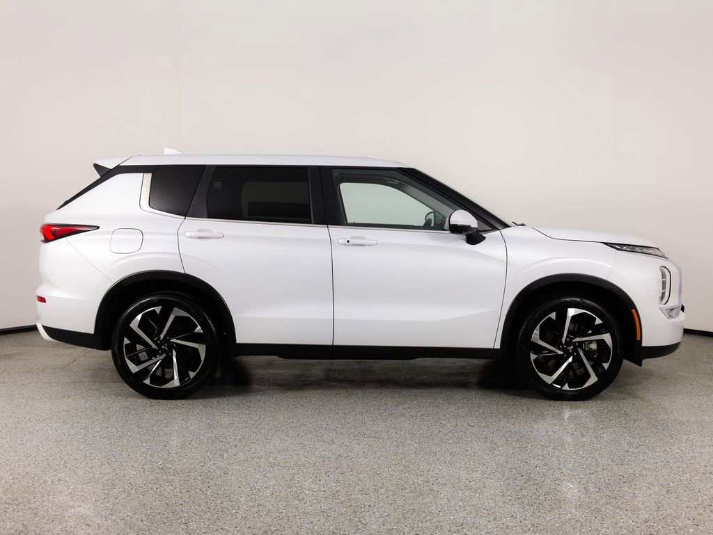 Used 2024 Mitsubishi Outlander SE image 9