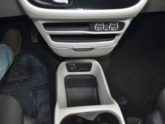 Used 2023 Chrysler Voyager LX image 33
