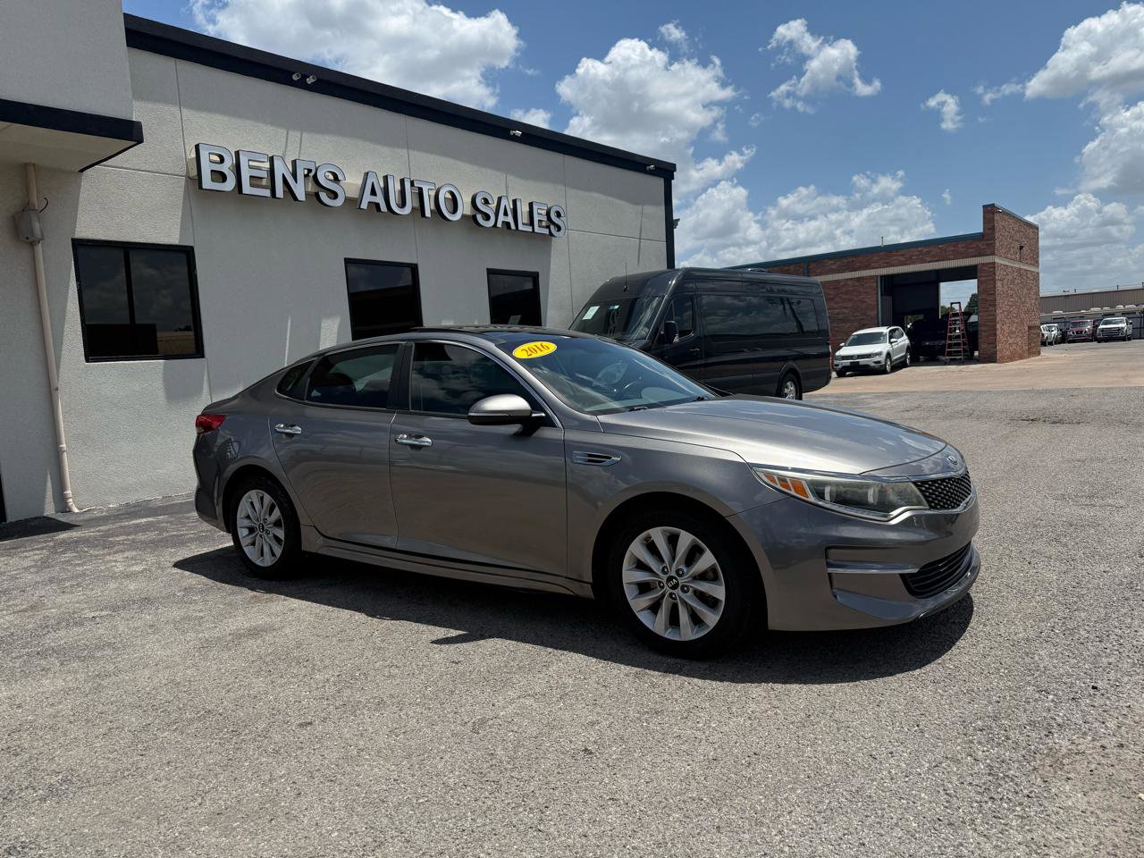 Used 2016 Kia Optima EX w/ Premium Package FWD image 4