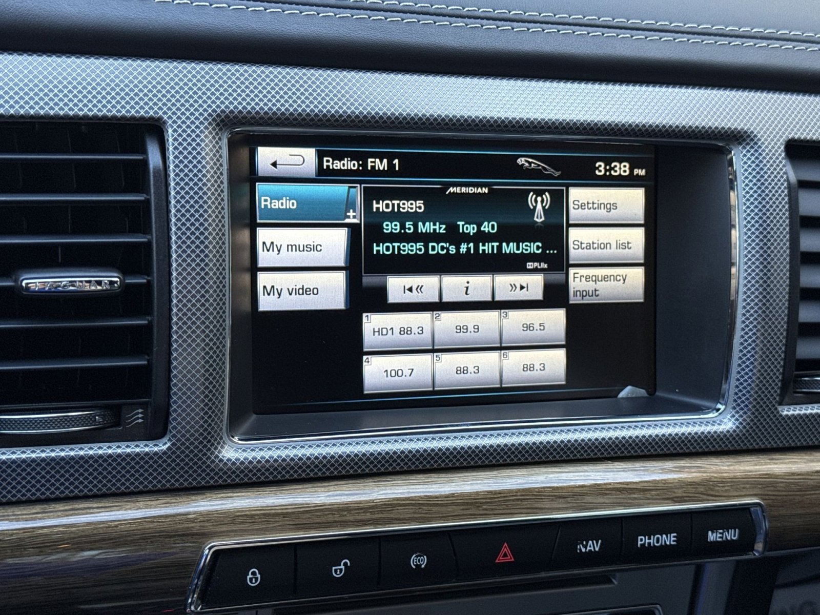 Used 2013 Jaguar XF R image 18