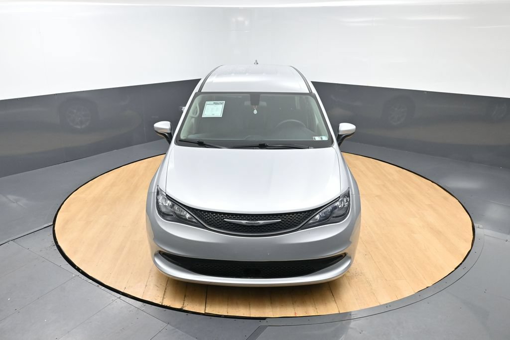 Used 2022 Chrysler Voyager LX FWD image 5