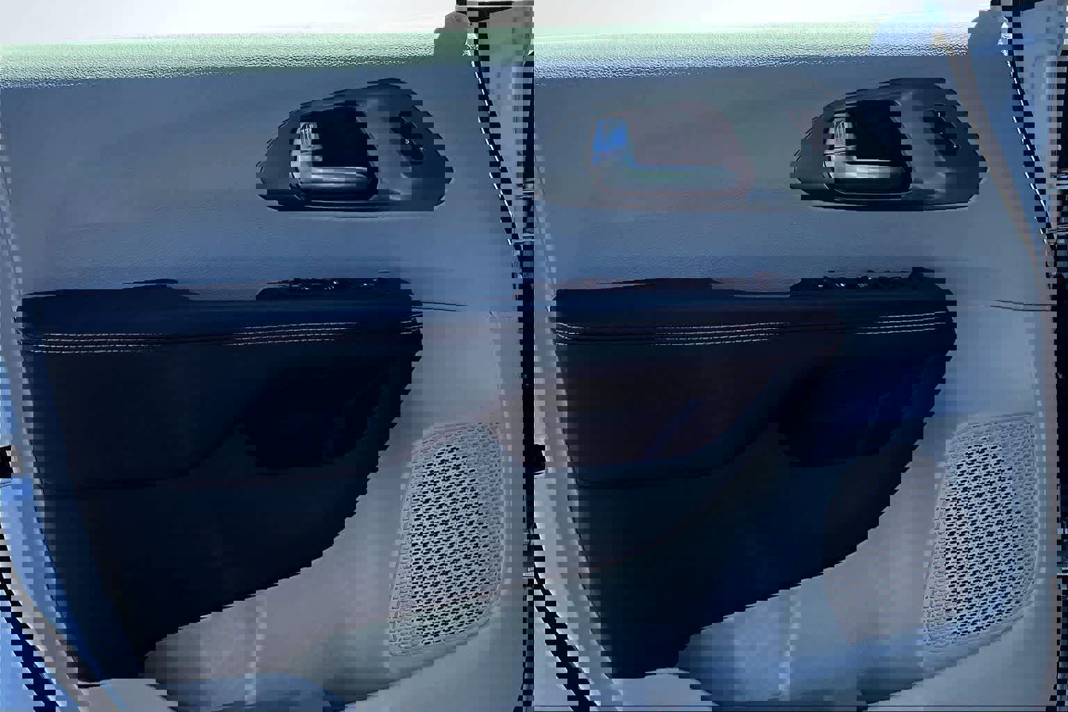 Used 2024 Chrysler Pacifica Touring-L image 28