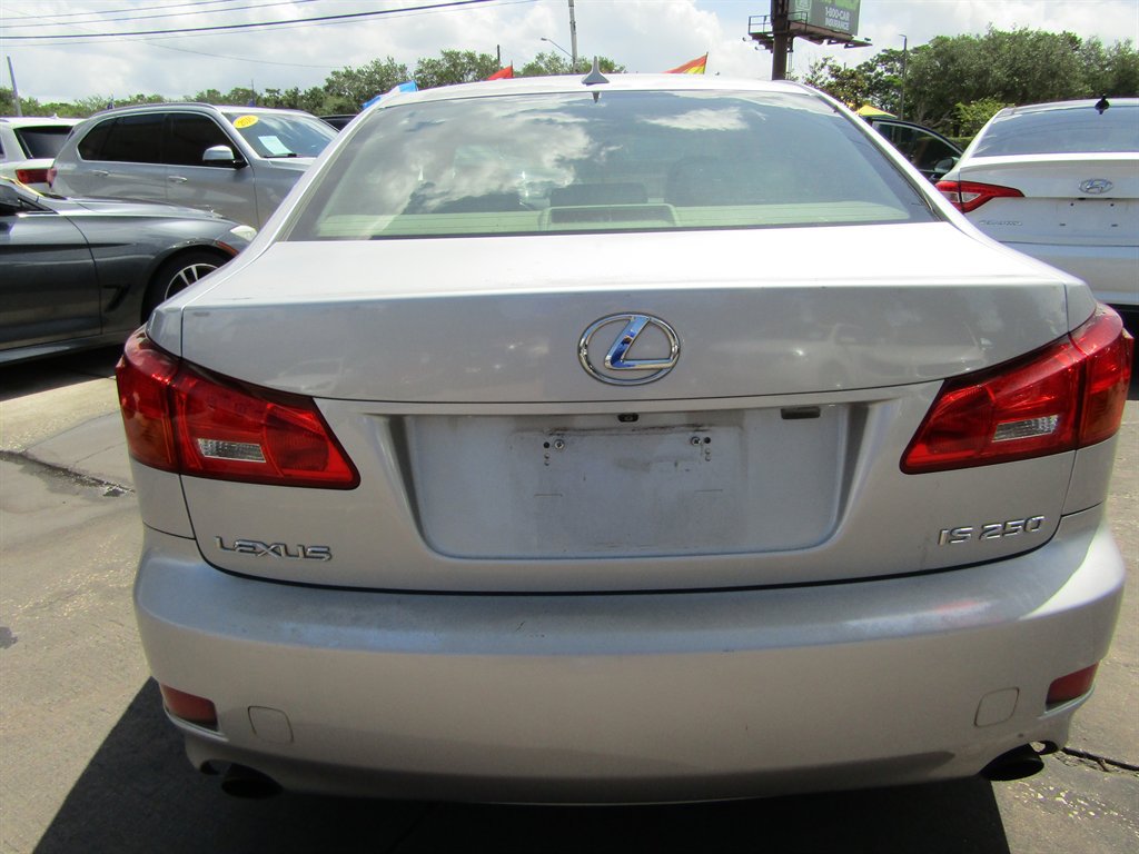 Used 2008 Lexus IS 250 RWD image 3