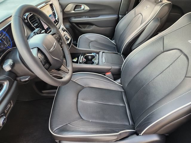 Certified 2023 Chrysler Pacifica Limited w/ S Appearance Package AWD/4WD image 14