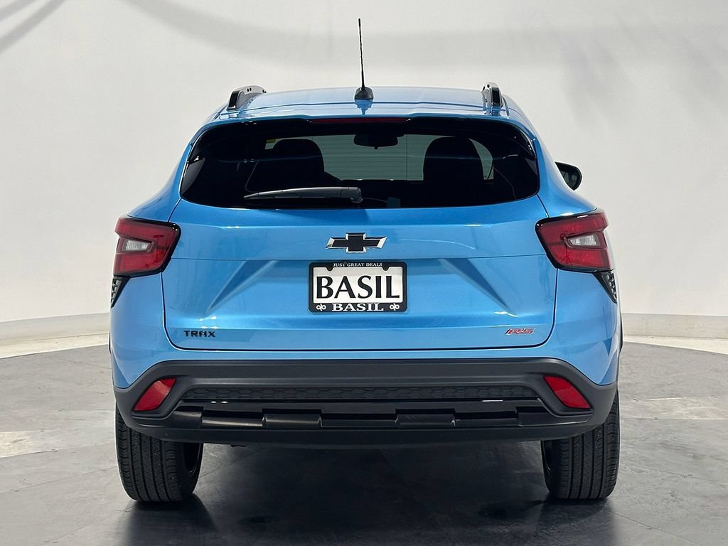 Used 2025 Chevrolet Trax RS FWD image 12