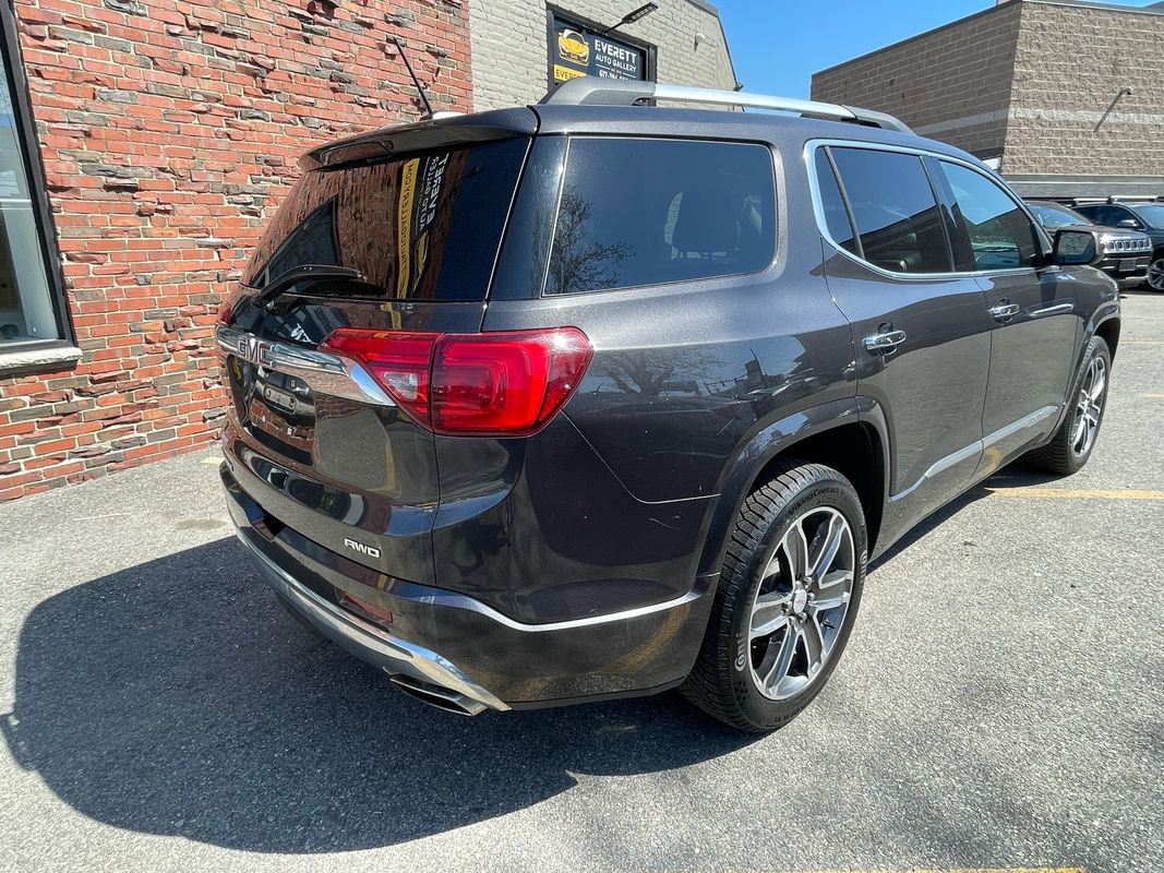 Used 2017 GMC Acadia Denali w/ Technology Package AWD/4WD image 4