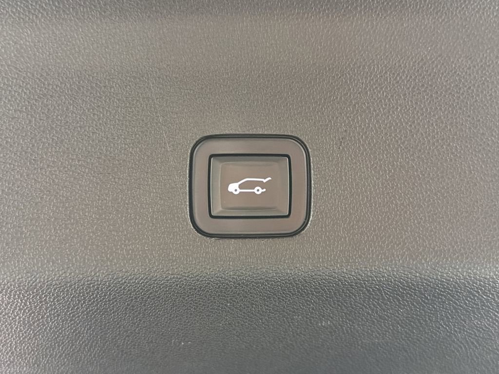 Used 2021 Chevrolet Tahoe Premier w/ Premium Package image 18