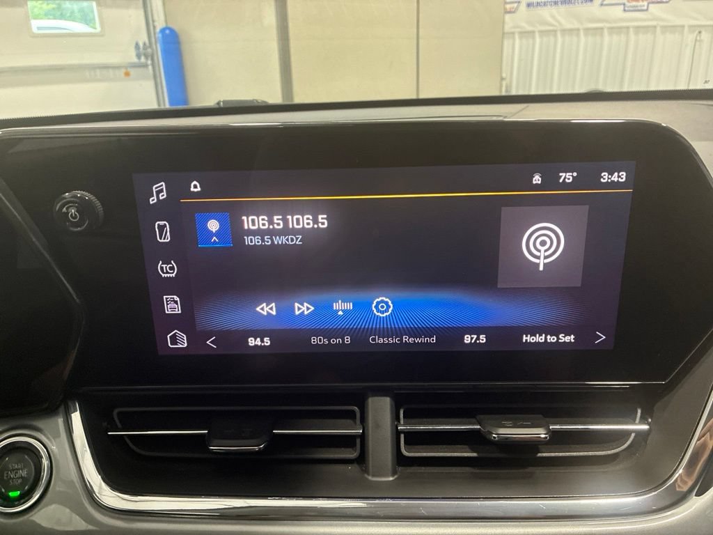 Used 2025 Chevrolet Trax LT FWD image 22