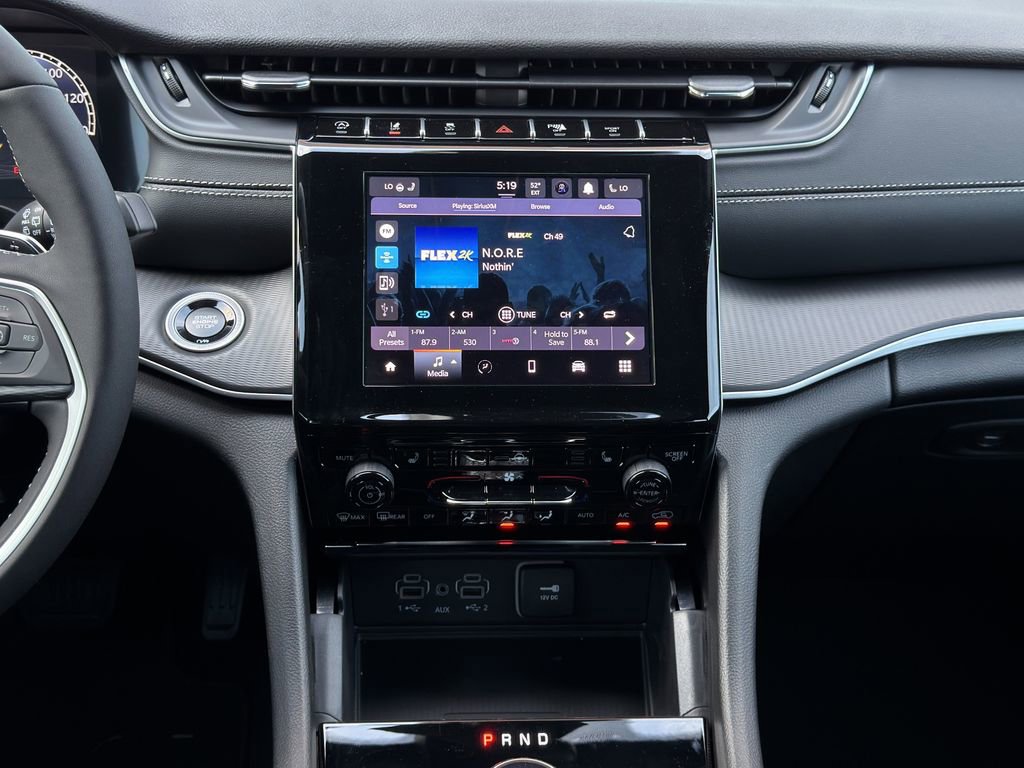 New 2025 Jeep Grand Cherokee Altitude image 14