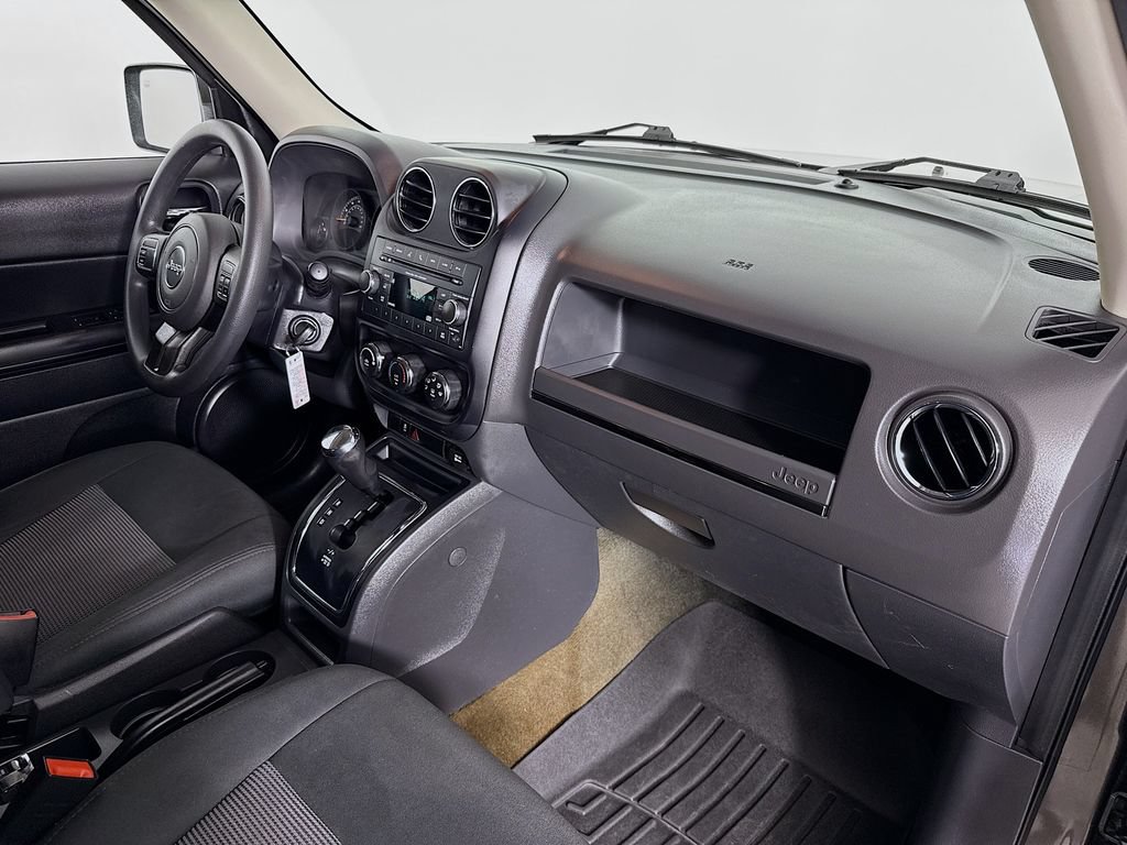 Used 2016 Jeep Patriot Sport w/ Power Value Group AWD/4WD image 30