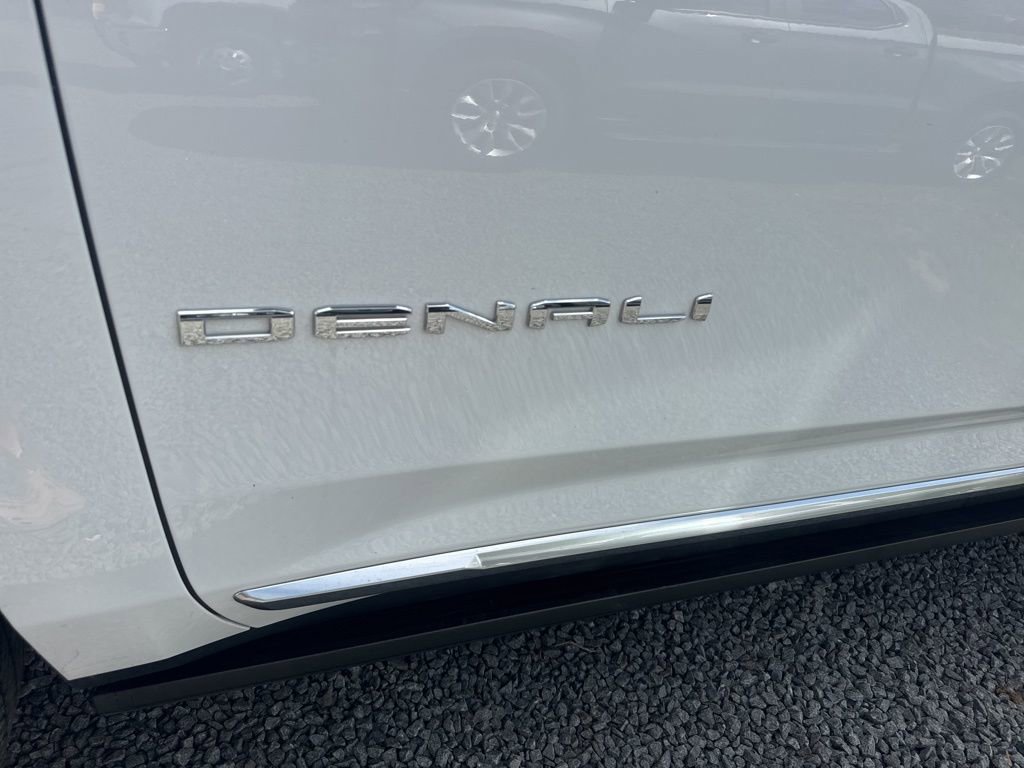 Used 2024 GMC Yukon XL Denali image 14