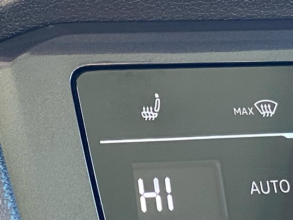 Used 2022 Volkswagen Tiguan SE image 16