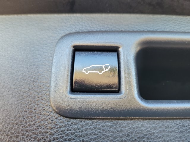Used 2023 Toyota Highlander XLE FWD image 9