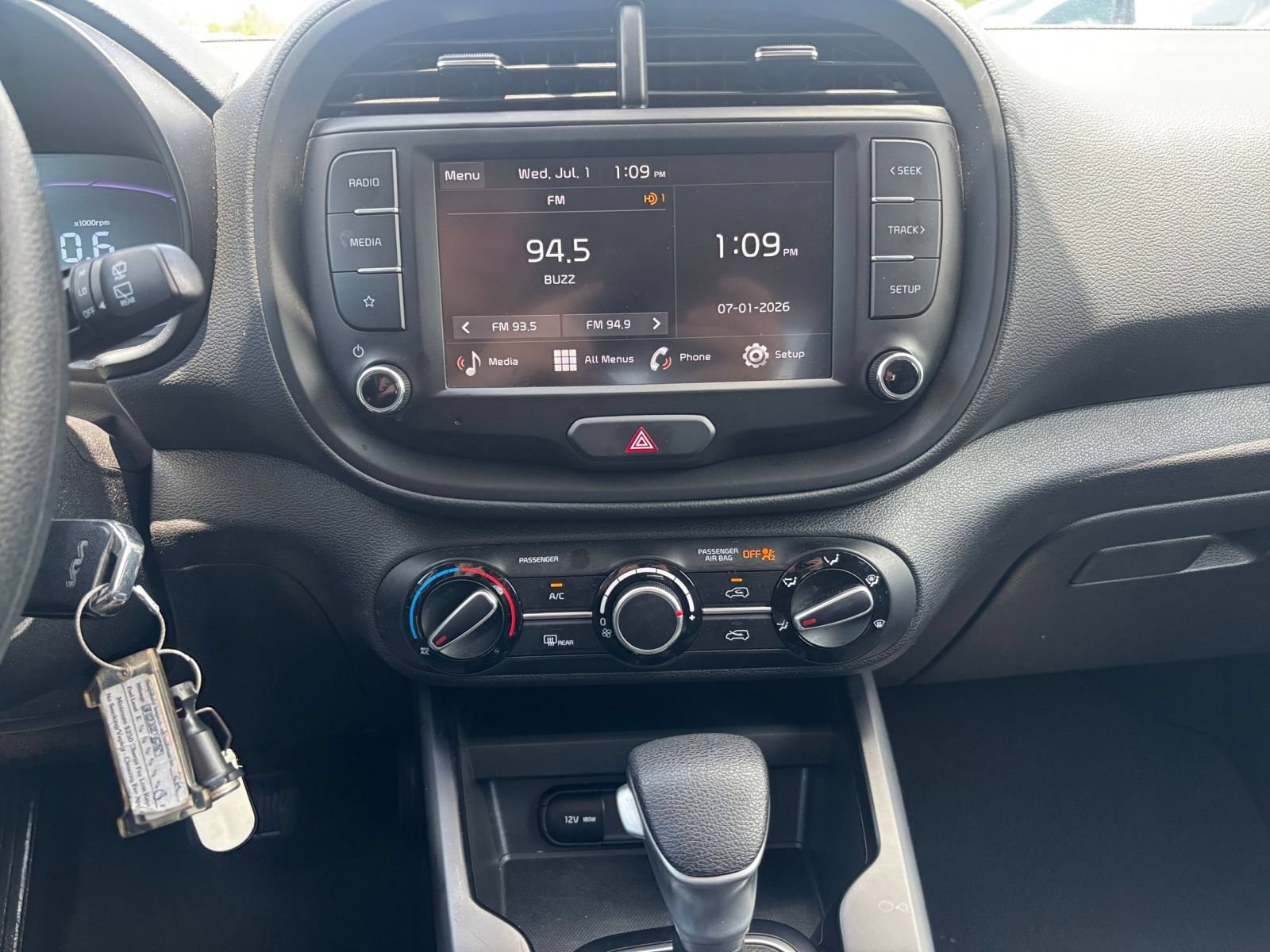 Used 2025 Kia Soul LX w/ LX Technology Package FWD image 17