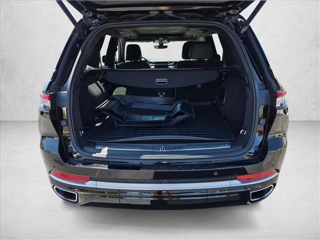 Used 2023 Jeep Grand Cherokee Summit AWD/4WD image 6