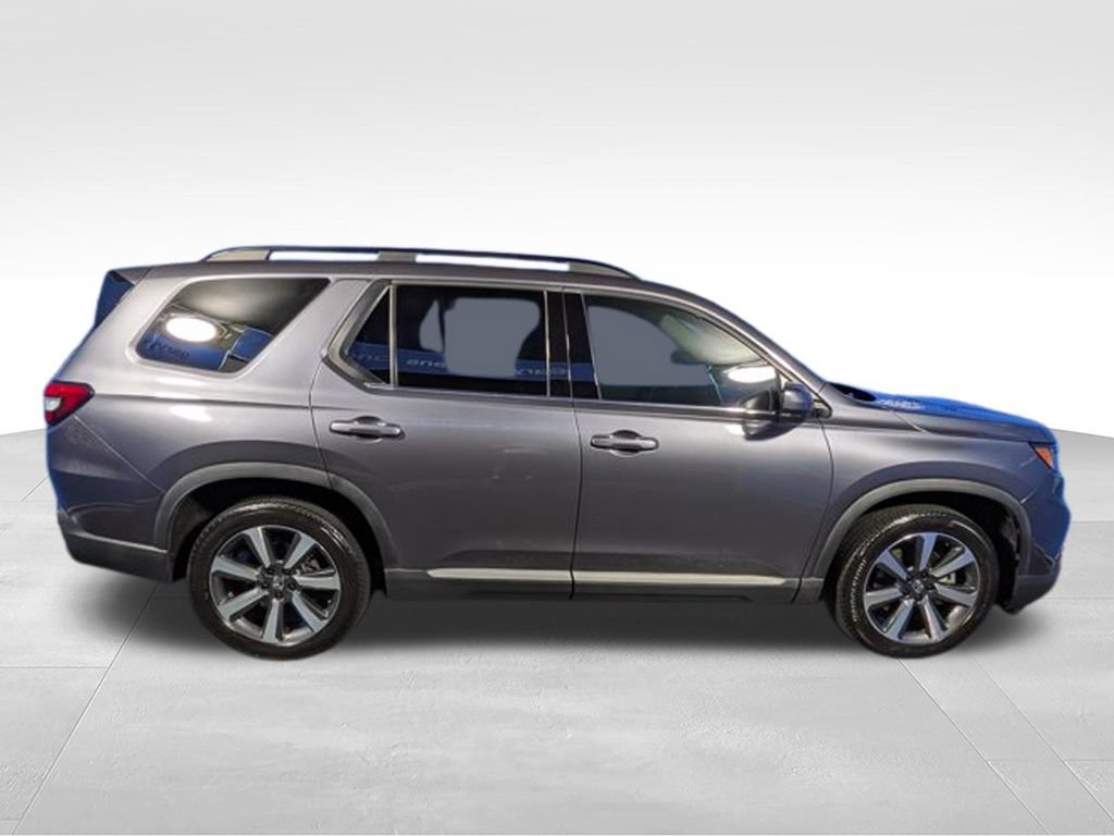 Certified 2024 Honda Pilot Touring image 3