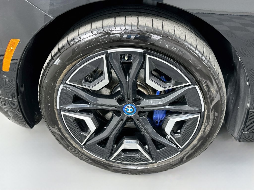 Certified 2024 BMW iX xDrive50 w/ Premium Package AWD/4WD image 31
