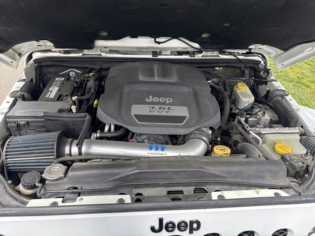 Used 2012 Jeep Wrangler Unlimited Sahara AWD/4WD image 8