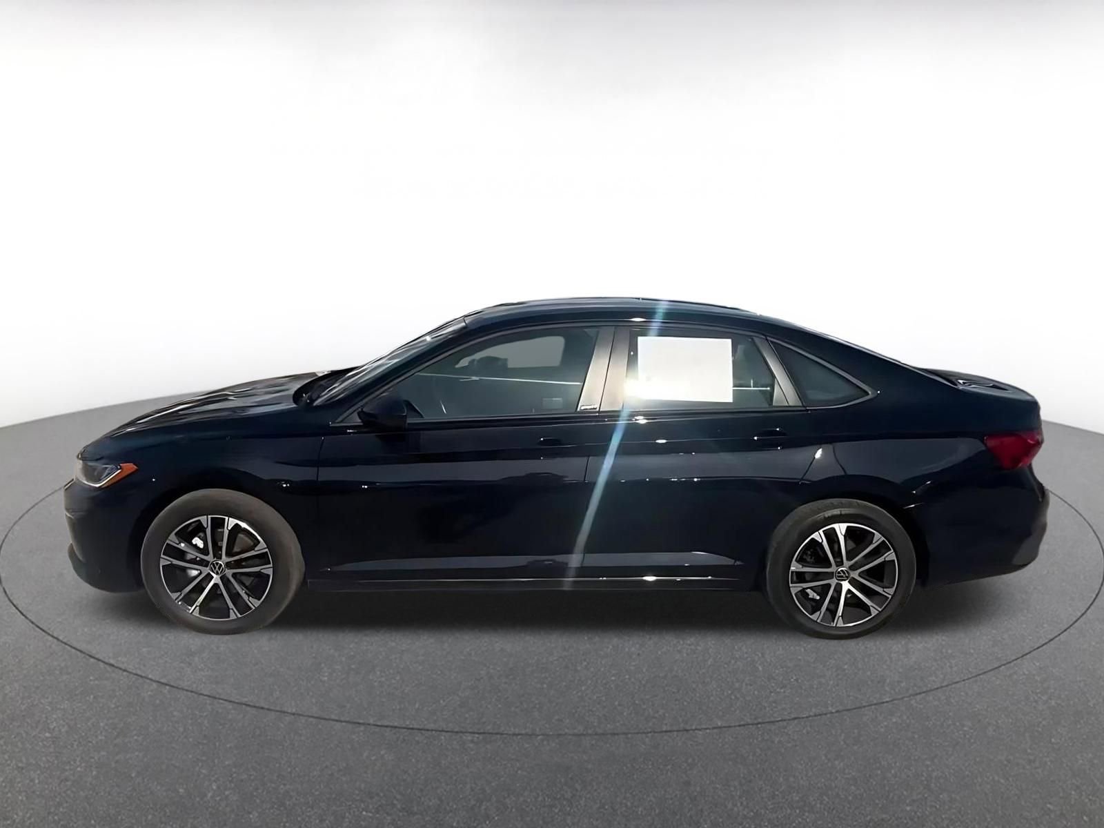Used 2025 Volkswagen Jetta Sport image 9