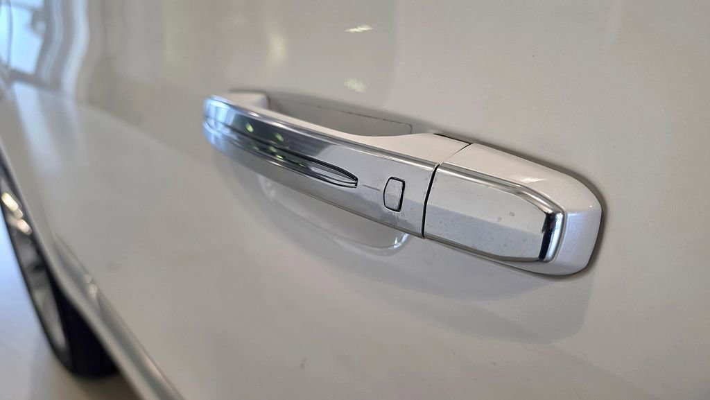 Used 2019 Cadillac Escalade Platinum AWD/4WD image 6