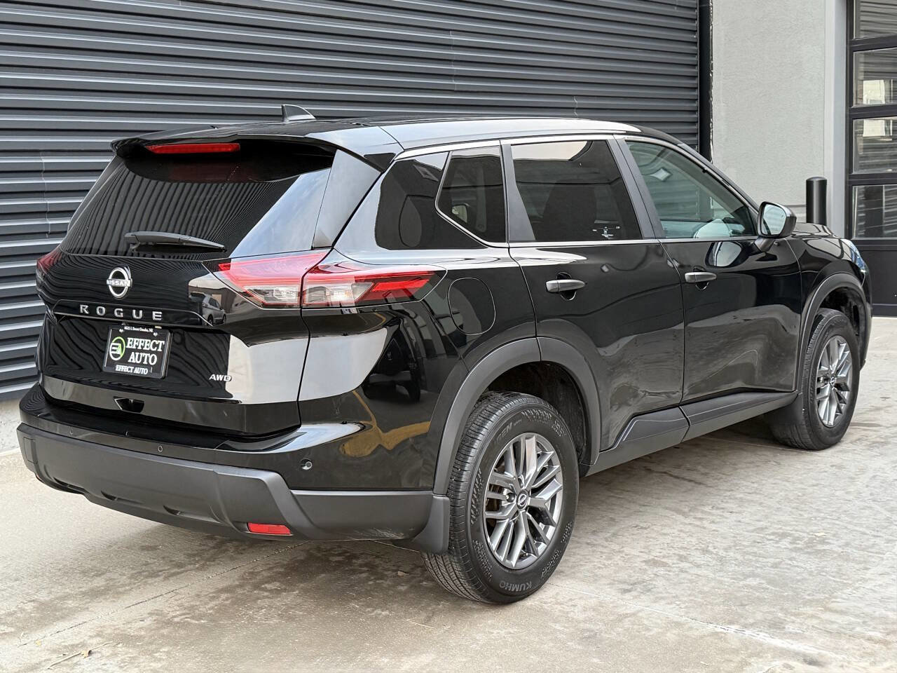 Used 2024 Nissan Rogue S image 11