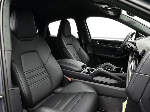 New 2026 Porsche Cayenne Turbo GT image 18
