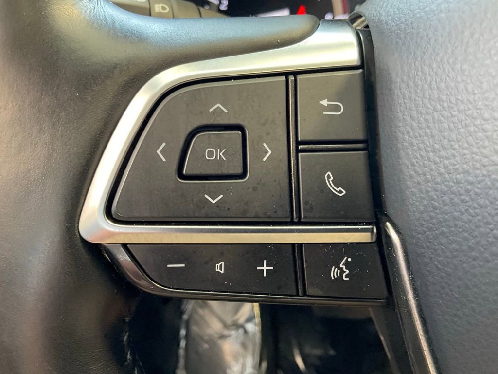 Used 2021 Toyota Highlander Platinum image 12