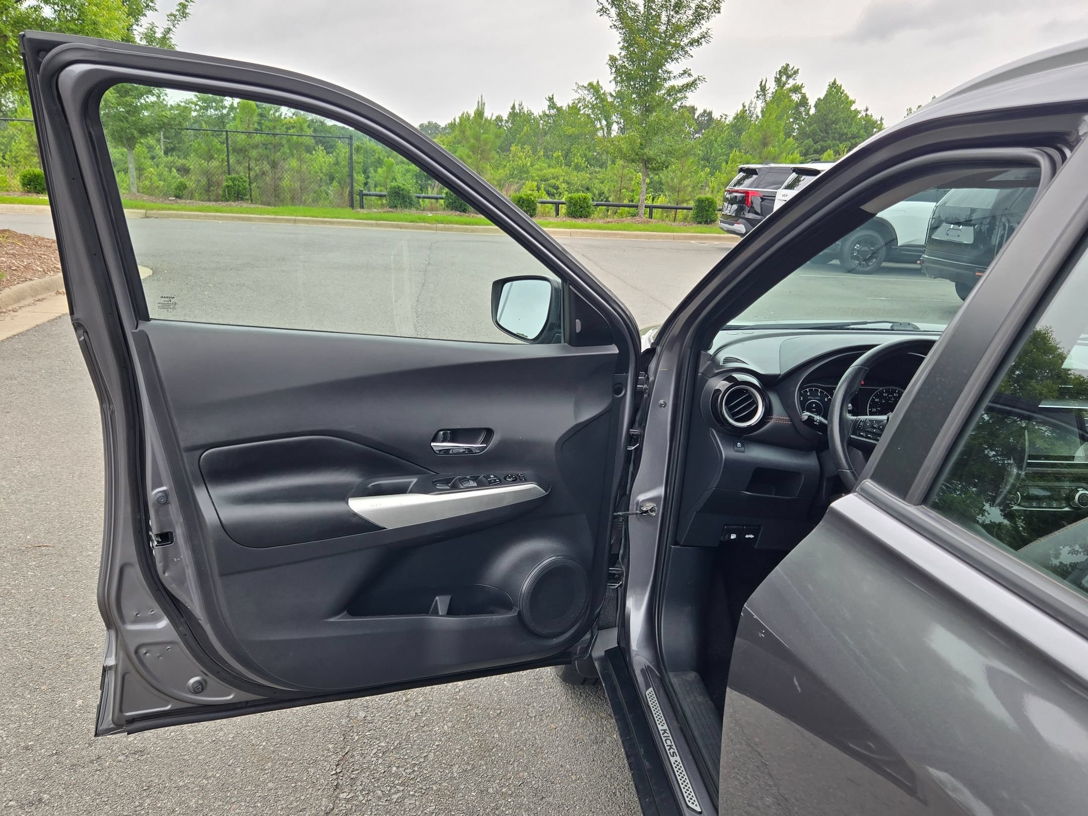 Used 2019 Nissan Kicks SR w/ SR Premium Package FWD image 20