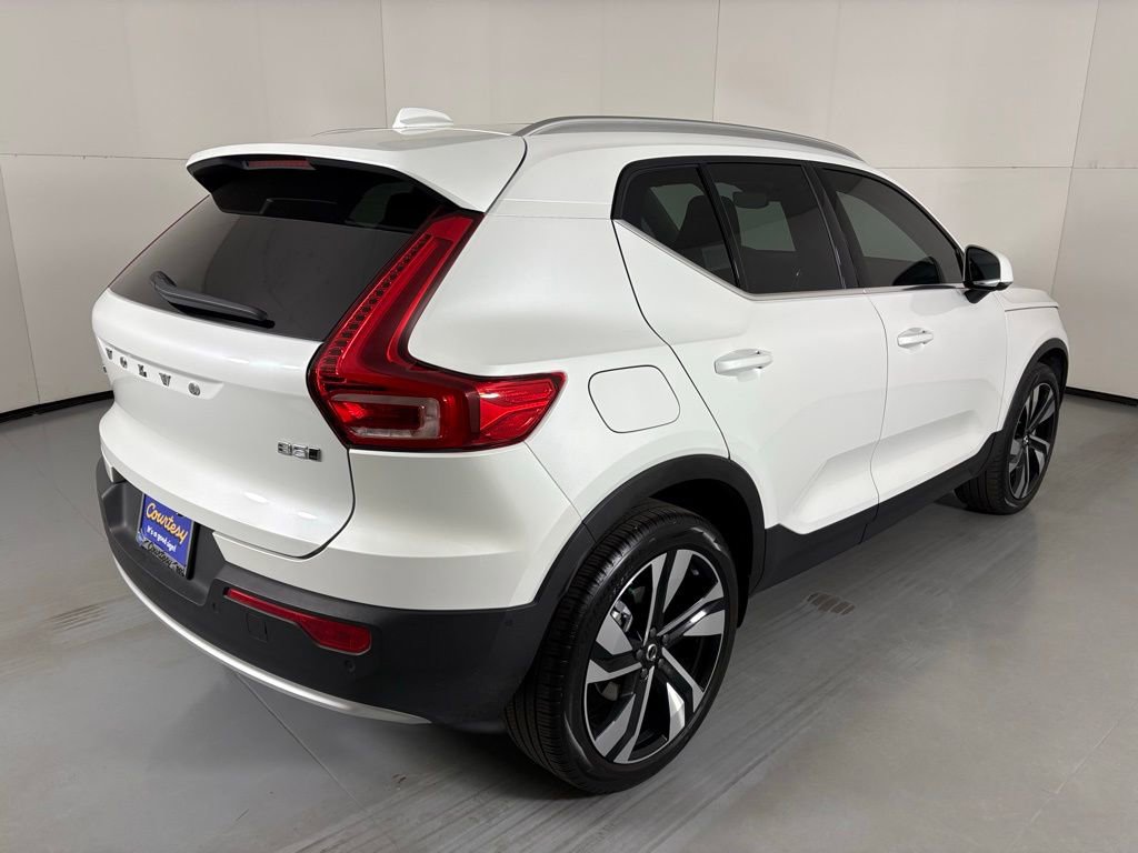 Used 2023 Volvo XC40 B5 Ultimate w/ Protection Package Premier image 8