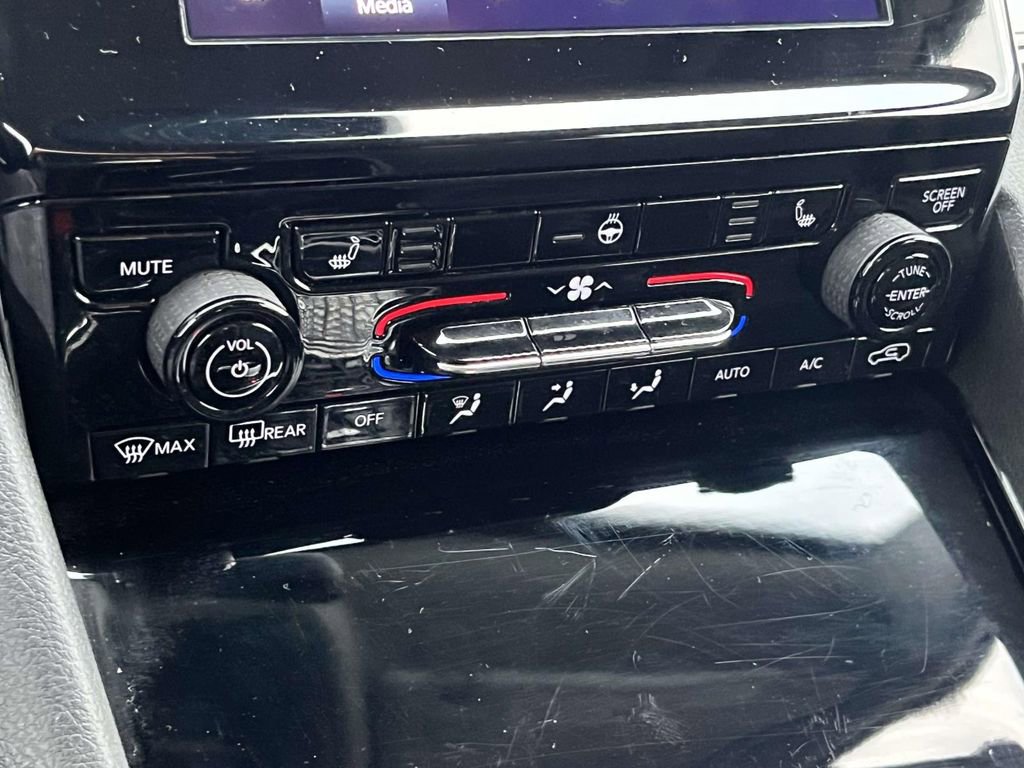 Used 2021 Jeep Grand Cherokee L Laredo w/ Luxury Tech Group I image 27